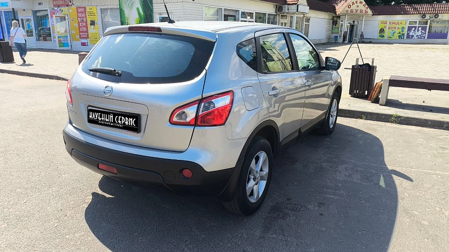 Nissan Qashqai, 2011г., передний привод, вариатор