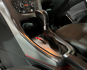 Opel Astra, 2011г, передний привод, автомат