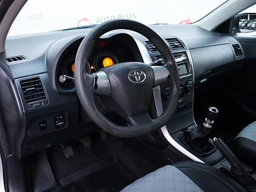 Toyota Corolla, 2012г, передний привод, механика
