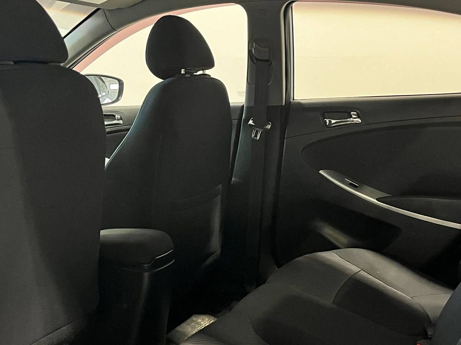 Hyundai Solaris, 2011г., передний привод, автомат