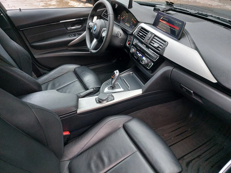 BMW 3 серии, 2018г., полный привод, автомат