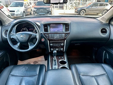 Nissan Pathfinder, 2014г, передний привод, автомат