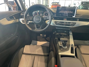 Audi A4, 2023г, передний привод, робот