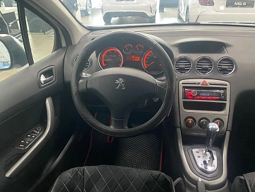 Peugeot 308, 2011г, передний привод, автомат