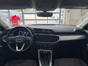 Audi Q3, 2020г, передний привод, робот