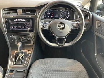 Volkswagen Golf, 2018г, передний привод, робот