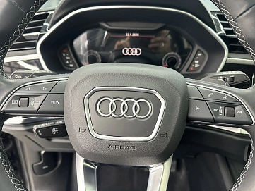 Audi Q3, 2022г, передний привод, робот