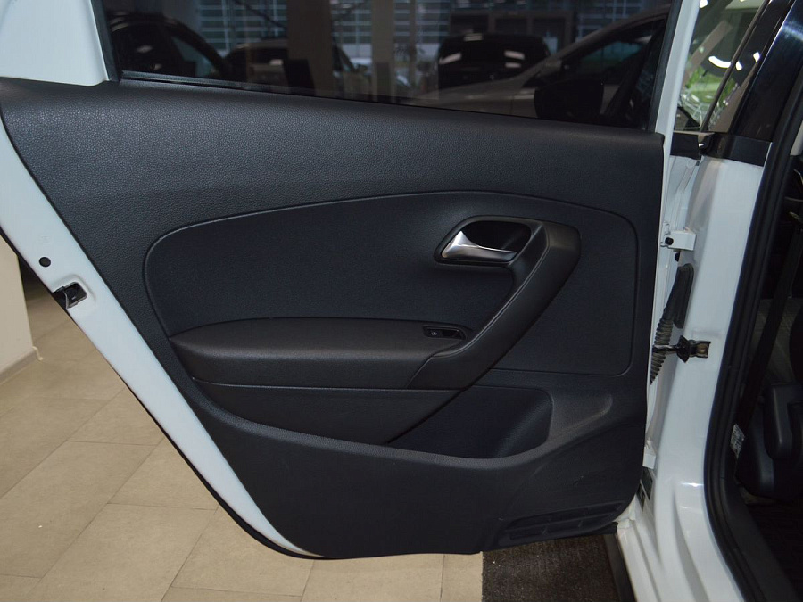 Volkswagen Polo, 2017г., передний привод, робот