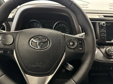Toyota RAV4, 2018г, передний привод, автомат