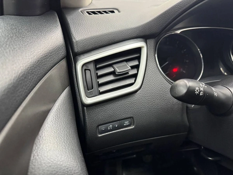 Nissan X-Trail, 2015г., передний привод, механика