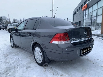Opel Astra, 2011г, передний привод, механика