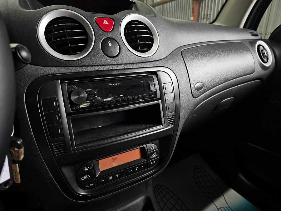 Citroen C3, 2006г., передний привод, робот