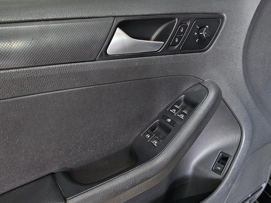 Volkswagen Jetta, 2013г., передний привод, автомат