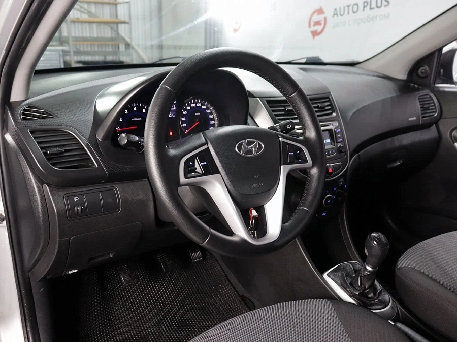 Hyundai Solaris, 2012г., передний привод, механика