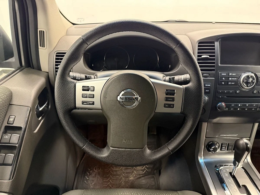 Nissan Pathfinder, 2011г., полный привод, механика