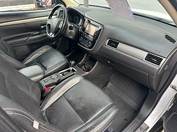 Mitsubishi Outlander, 2015г, полный привод, вариатор
