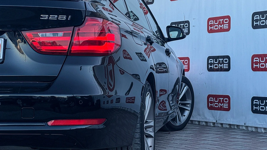 BMW 3 серии, 2015г., передний привод, автомат