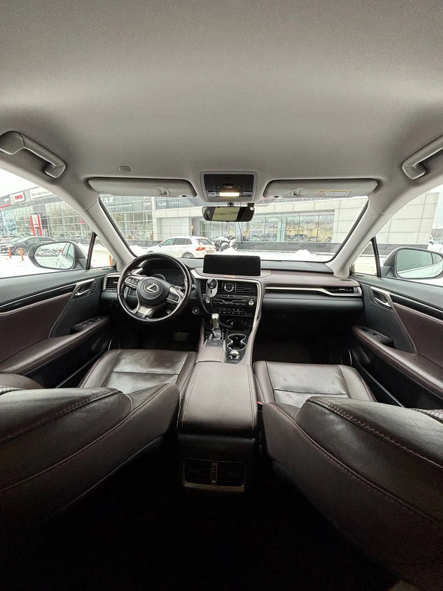 Lexus RX, 2021г., передний привод, автомат