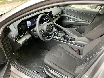 Hyundai Elantra, 2022г, передний привод, автомат