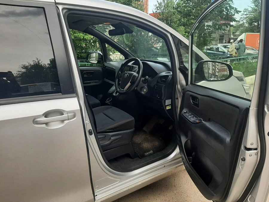Toyota Voxy, 2019г., передний привод, вариатор