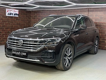 Volkswagen Touareg, 2019г, полный привод, автомат