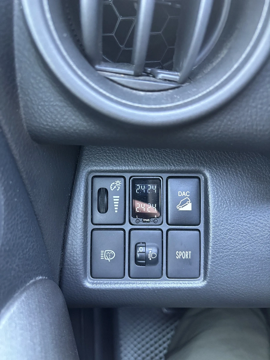 Toyota RAV4, 2012г., полный привод, вариатор