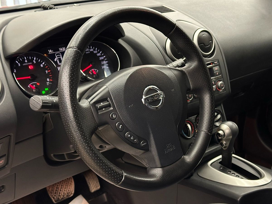 Nissan Qashqai, 2012г., передний привод, вариатор