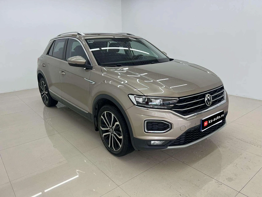 Volkswagen T-Roc, 2022г., передний привод, робот