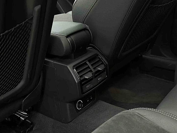 Audi Q3, 2021г, передний привод, робот