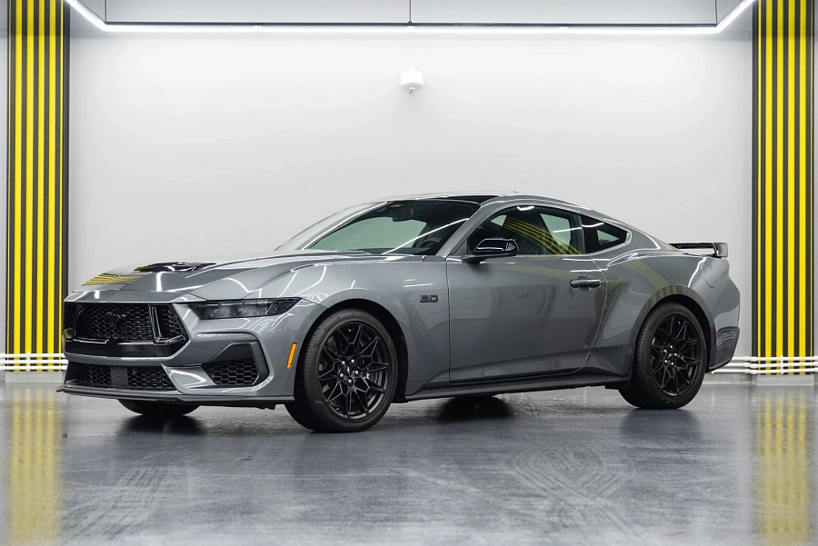 Ford Mustang, 2023г., задний привод, механика