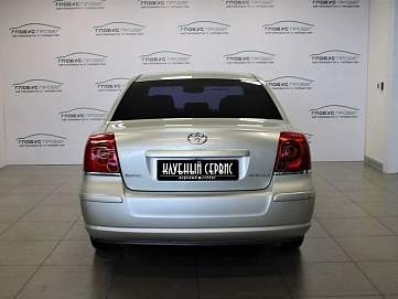 Toyota Avensis, 2005г, передний привод, механика