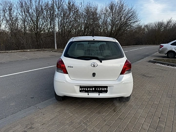 Toyota Vitz, 2009г, передний привод, вариатор