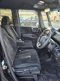 Honda N-BOX, 2018г, передний привод, вариатор