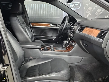 Volkswagen Touareg, 2011г, полный привод, автомат