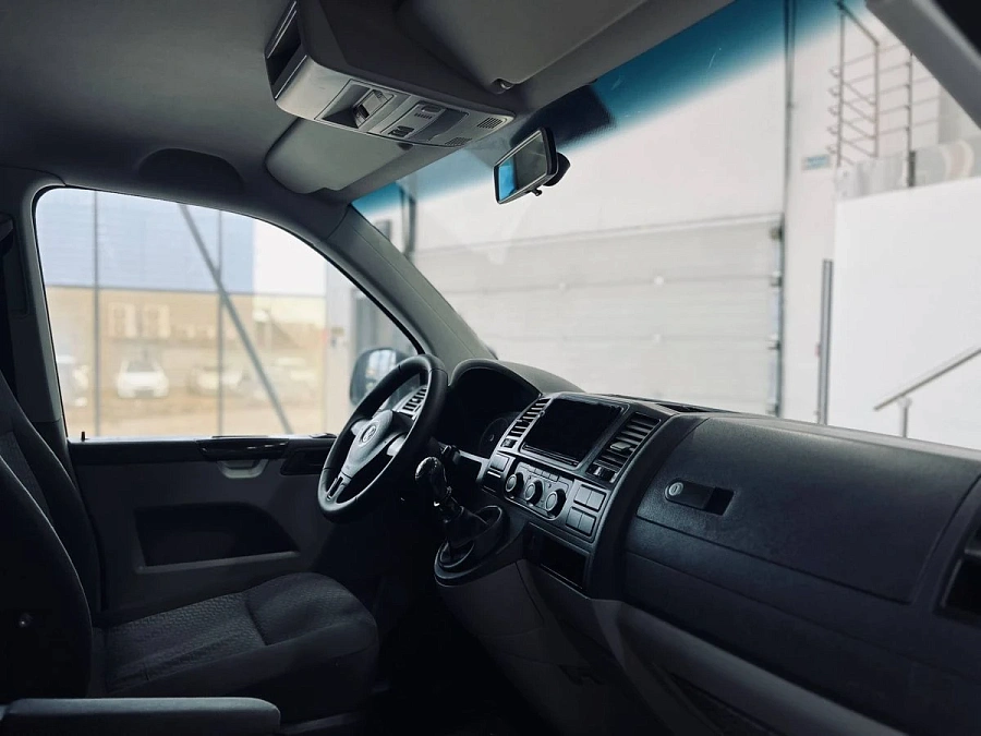 Volkswagen Caravelle, 2012г., передний привод, механика