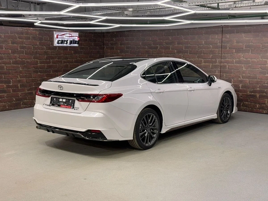 Toyota Camry, 2025г., передний привод, вариатор