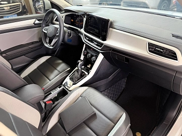 Volkswagen T-Roc, 2023г, передний привод, робот