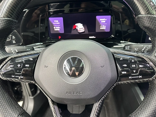 Volkswagen Golf, 2021г, передний привод, робот