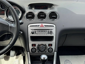 Peugeot 308, 2011г, передний привод, механика