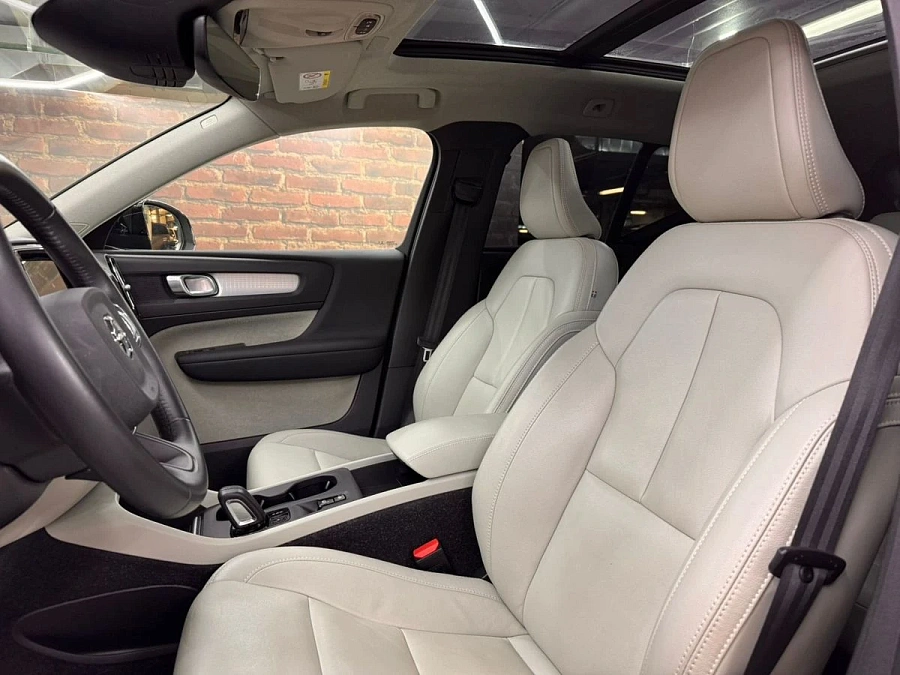 Volvo XC40, 2020г., передний привод, робот
