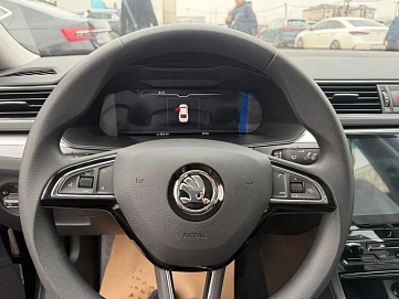 Skoda Superb, 2025г, передний привод, робот