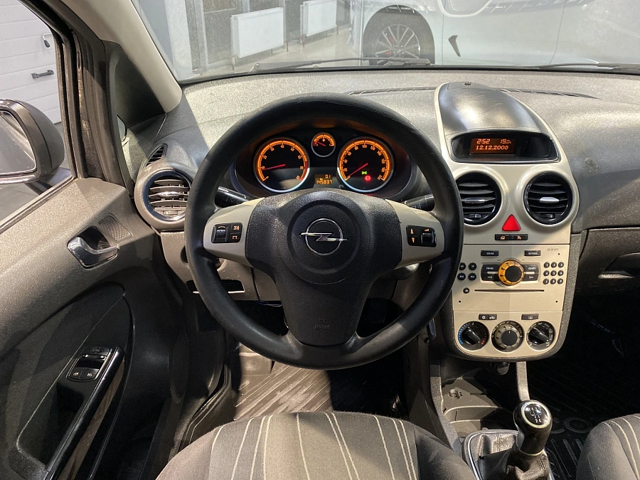 Opel Corsa, 2008г., передний привод, механика