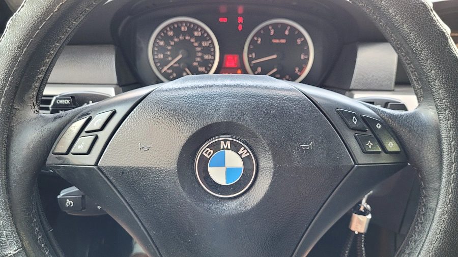 BMW 5 серии, 2003г., задний привод, механика