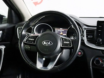 Kia Ceed, 2021г, передний привод, робот