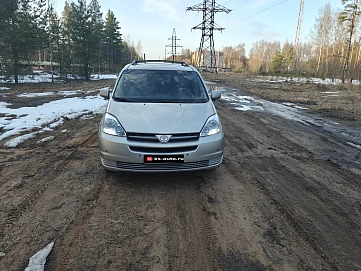 Toyota Sienna, 2004г, передний привод, автомат