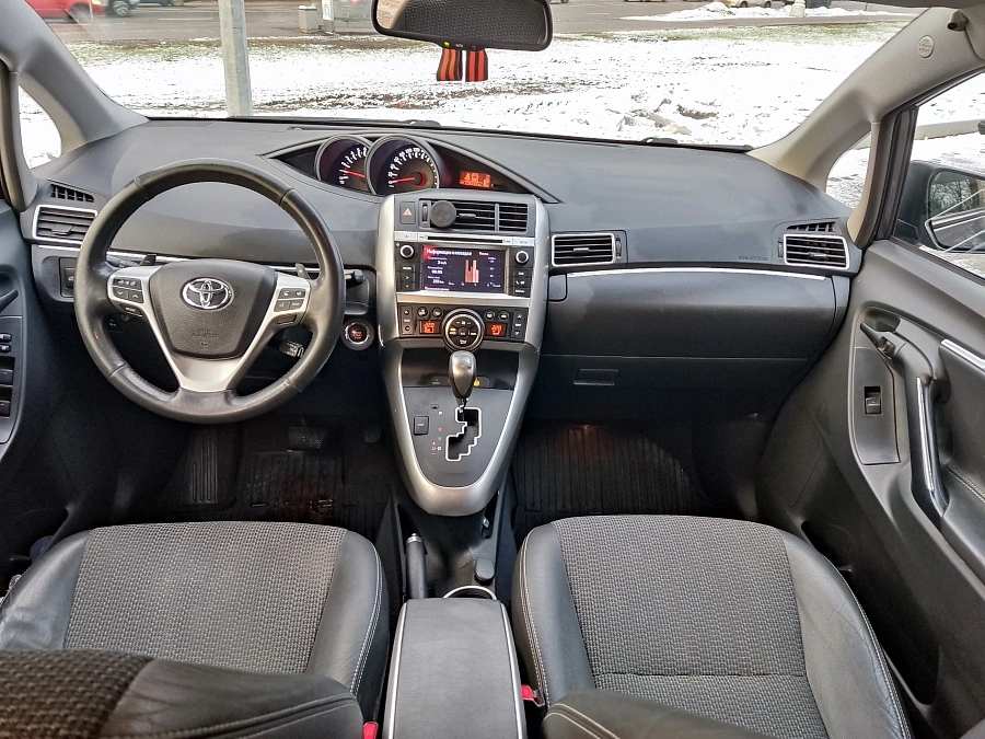 Toyota Verso, 2013г., передний привод, вариатор