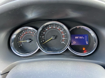 Renault Sandero, 2015г, передний привод, автомат