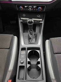 Audi Q3, 2021г, передний привод, робот
