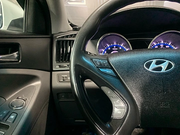 Hyundai Sonata, 2011г, передний привод, автомат