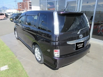 Toyota ISis, 2012г, передний привод, вариатор